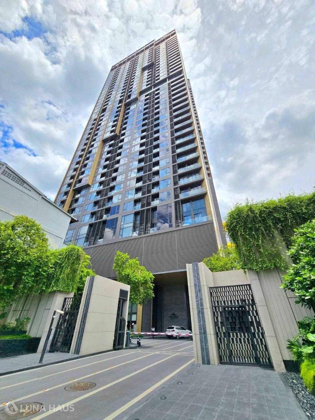 The Crest Park Residences