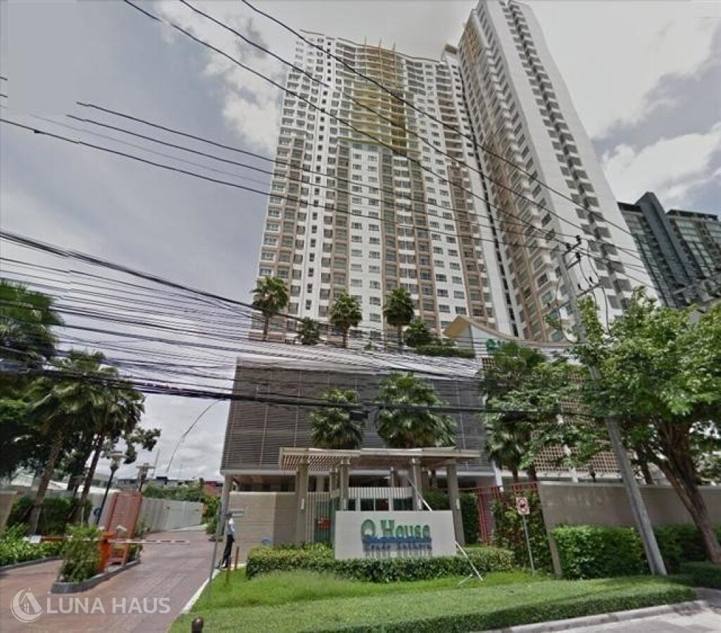 Q House Condo Sathorn