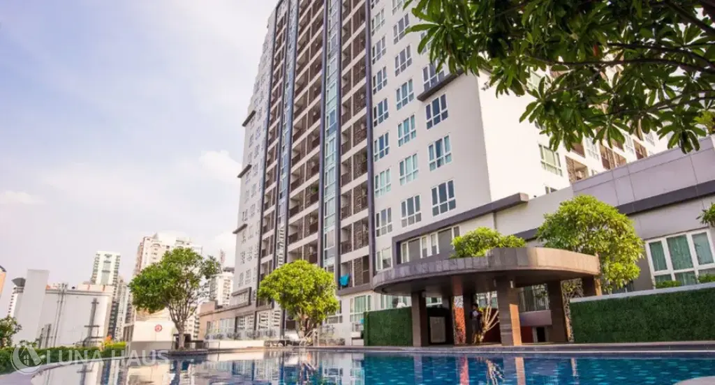 15 Sukhumvit Residences (15 สุขุมวิท เรสซิเด็นท์)