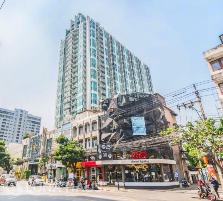 Ivy Thonglor