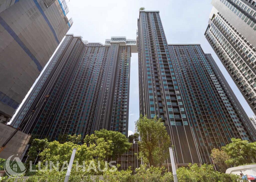 Life Asoke - Rama 9 (ไลฟ์ อโศก พระราม 9)