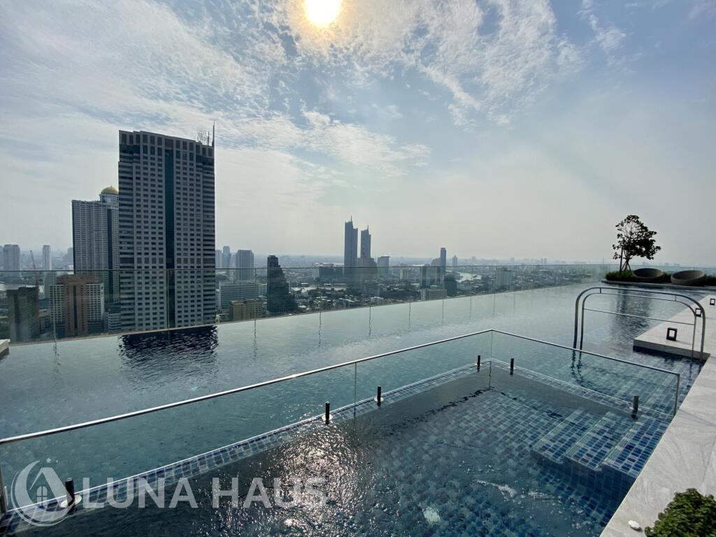 The Lofts Silom (เดอะ ลอฟท์ สีลม)