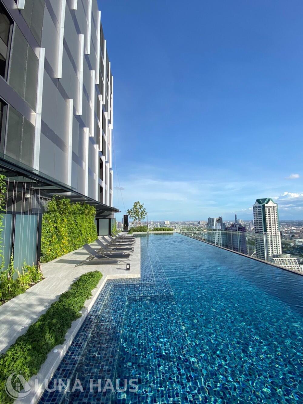 The Lofts Silom (เดอะ ลอฟท์ สีลม)