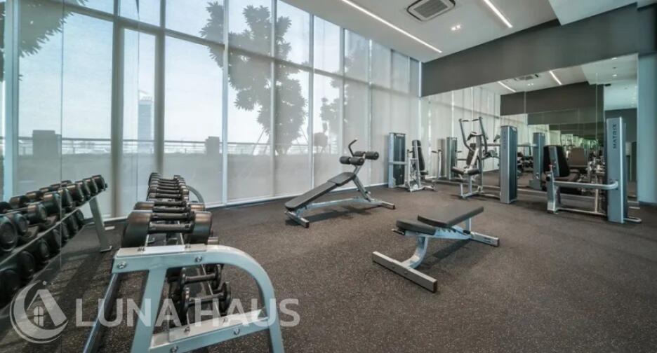 Noble Revolve Ratchada (โนเบิล รีวอลฟ์ รัชดา)