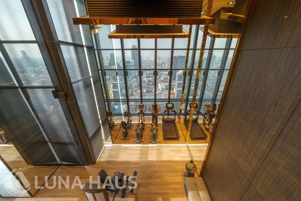 Ashton Silom (แอชตัน สีลม)