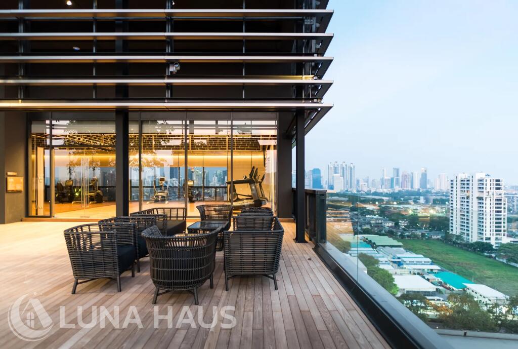 Sindhorn Tonson (สินธร ต้นสน)