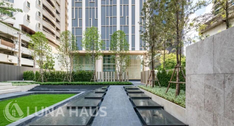 MUNIQ Sukhumvit 23 (มิวนีค สุขุมวิท 23)