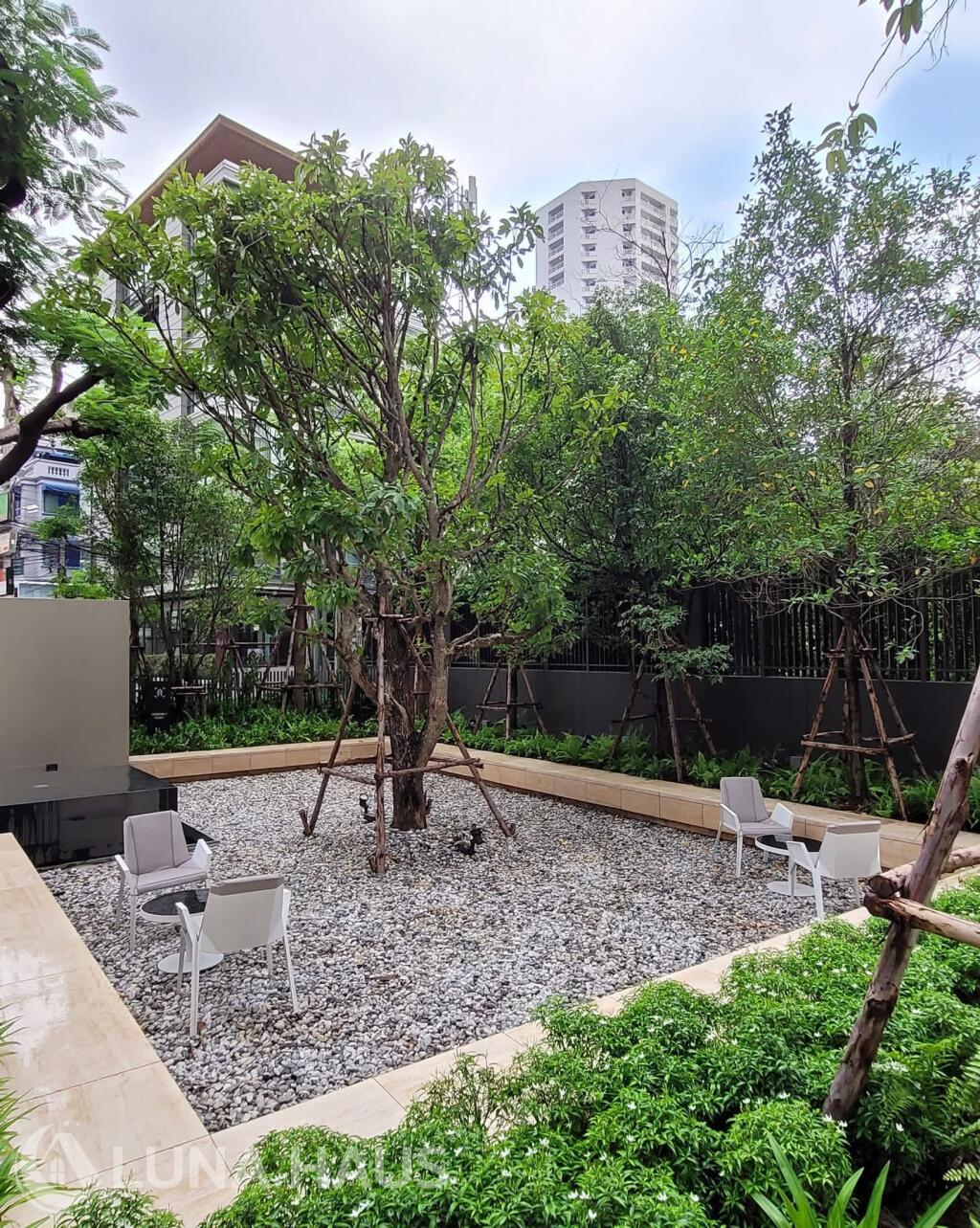 Noble Around Sukhumvit 33 (โนเบิล อราวน์ สุขุมวิท เทอร์ตี้ทรี)