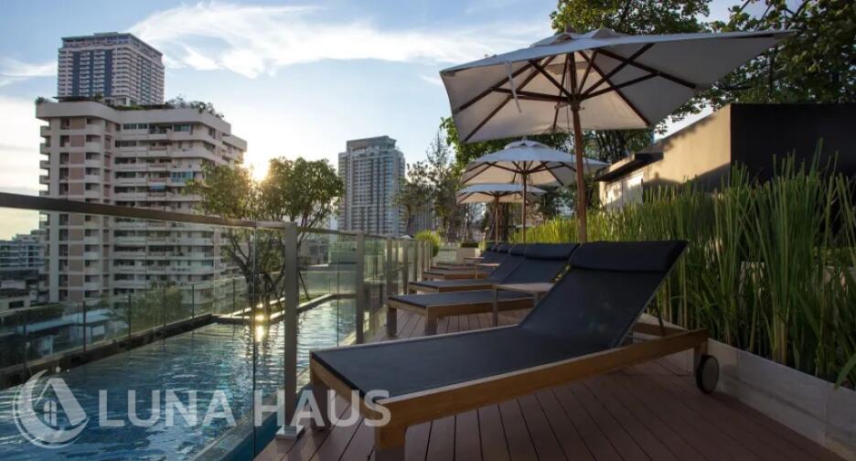 Liv At 49 (ลิฟ แอท ฟอร์ตี้นาย)