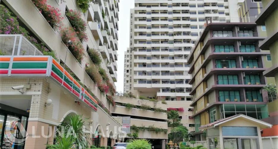 Saranjai Mansion (สราญใจ แมนชั่น)