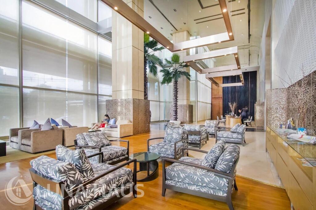 Urbana Sathorn (เออร์บานา สาทร)