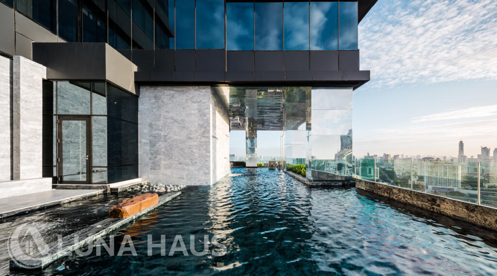 M Silom (เอ็ม สีลม)