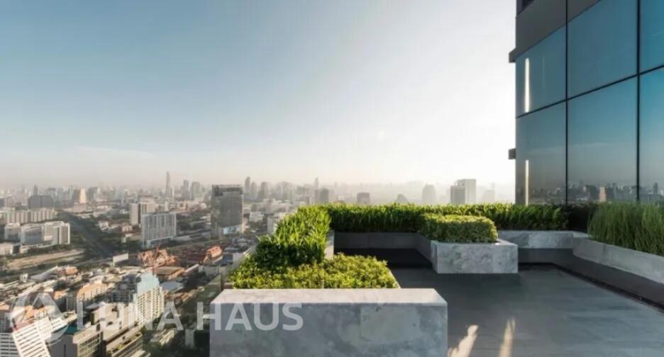 M Silom (เอ็ม สีลม)