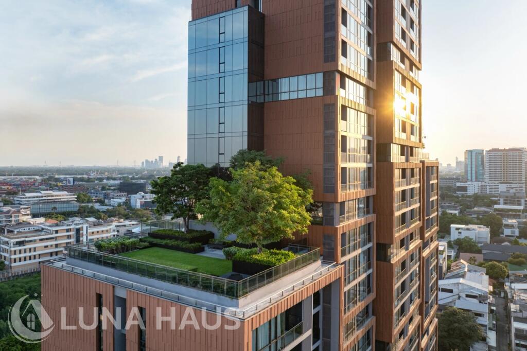 The Room Sukhumvit 38 (เดอะ รูม สุขุมวิท 38)