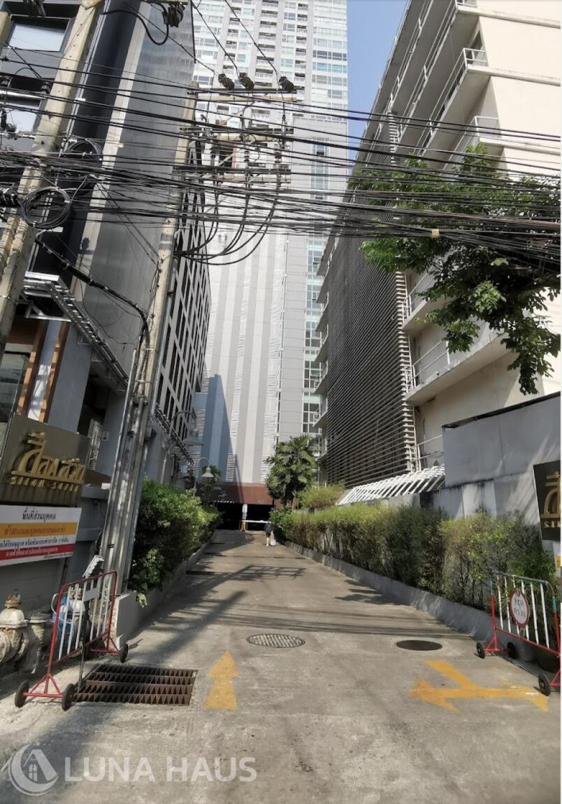 Silom Suite (สีลม สวีท)