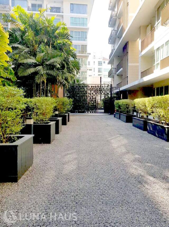 The Clover Thonglor (เดอะ โคลเวอร์ ทองหล่อ)