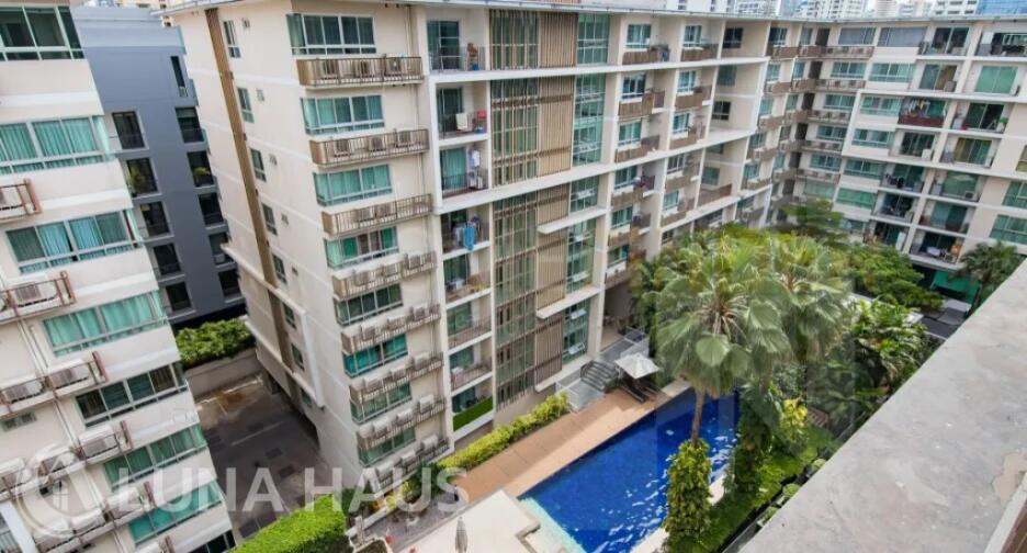 The Clover Thonglor (เดอะ โคลเวอร์ ทองหล่อ)