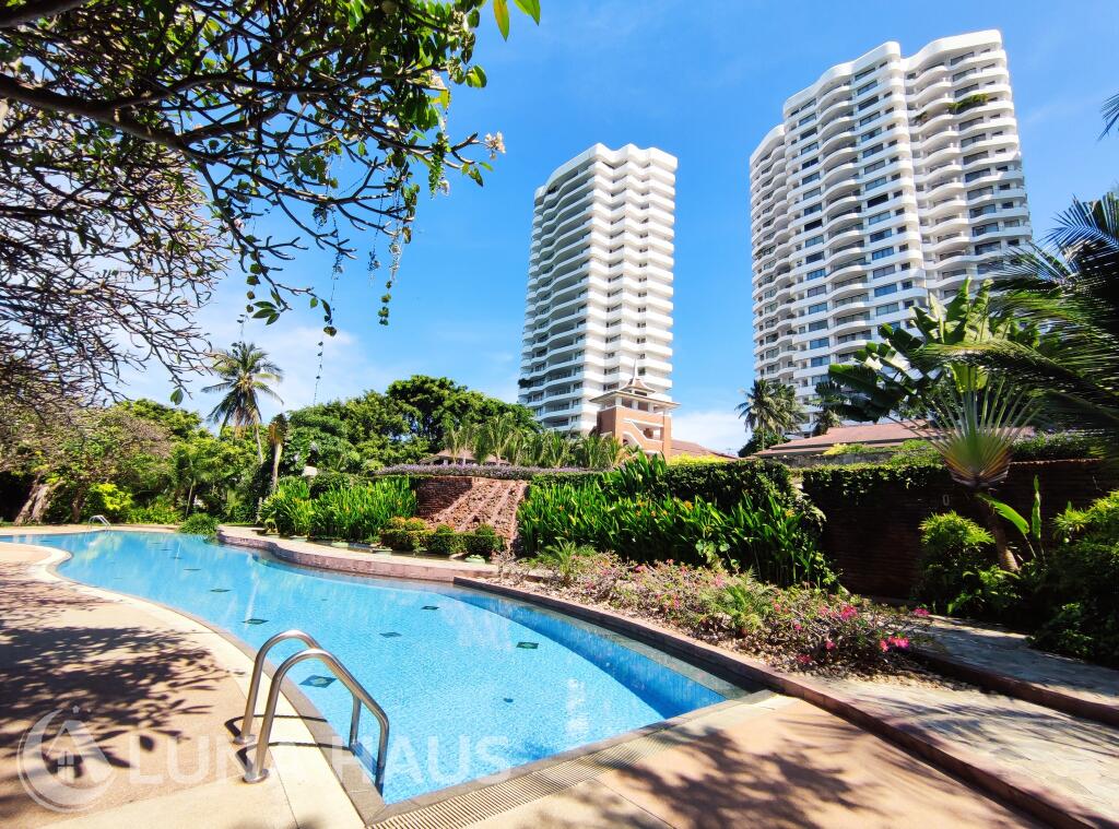 Royal Cliff Garden (รอยัล คลิฟ การ์เด้น)