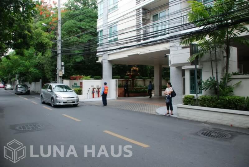 Baan Siri Sathorn Yenakard (บ้าน สิริ สาทร เย็นอากาศ)