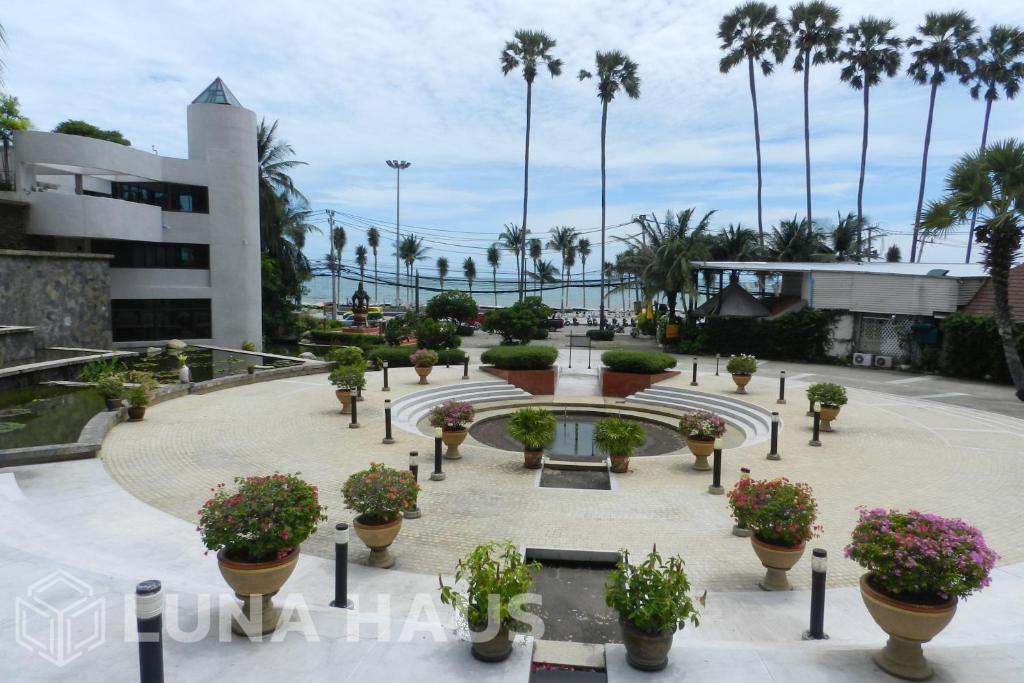 Jomtien Plaza Condotel (จอมเทียน พลาซ่า คอนโดเทล) - photo 4