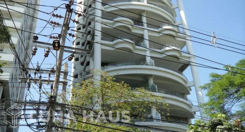 Le Raffine Sukhumvit 24 (เลอ รัฟฟิเน่ สุขุมวิท 24) - photo 1