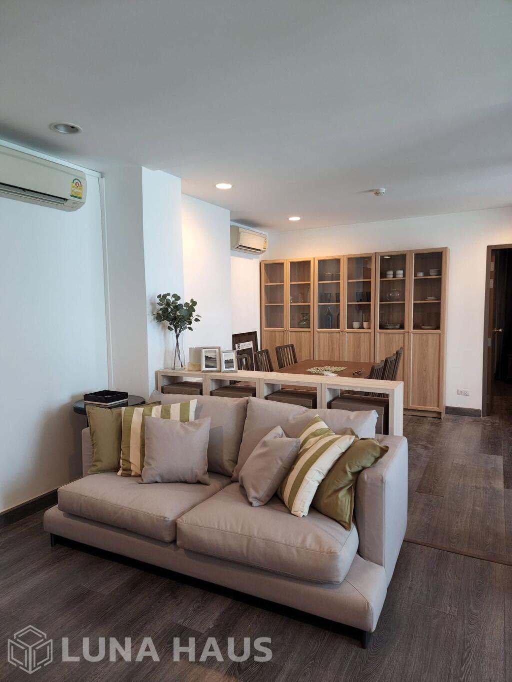 Spacious 2-Bedroom Condo in Heart of Asoke, Sukhumvit - For Rent