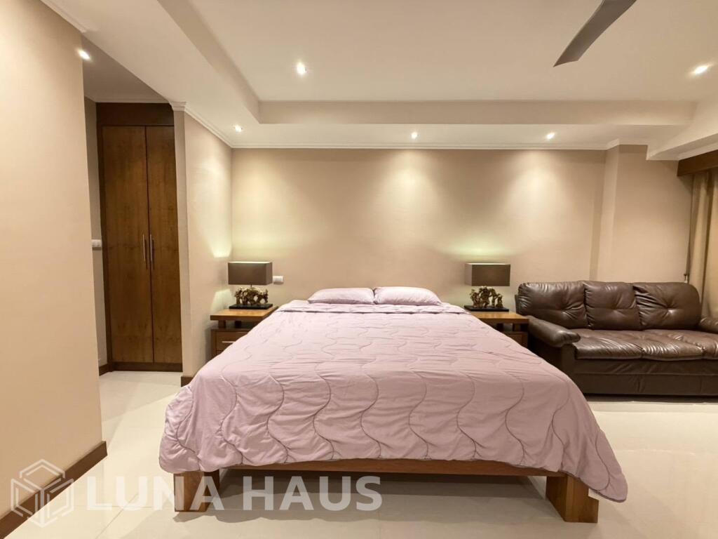 Spacious Studio Condo With Sea View in Jomtien, Pattaya - For Rent - Condo