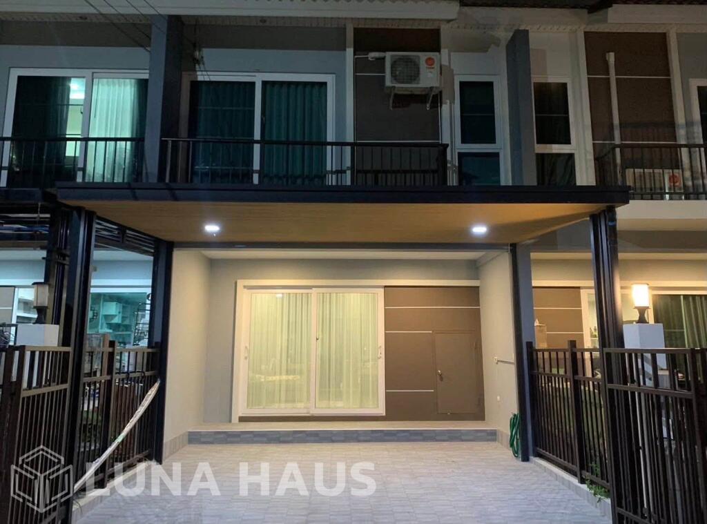 Spacious Pet-Friendly Townhome 3 Bedroom in East Pattaya - For Rent