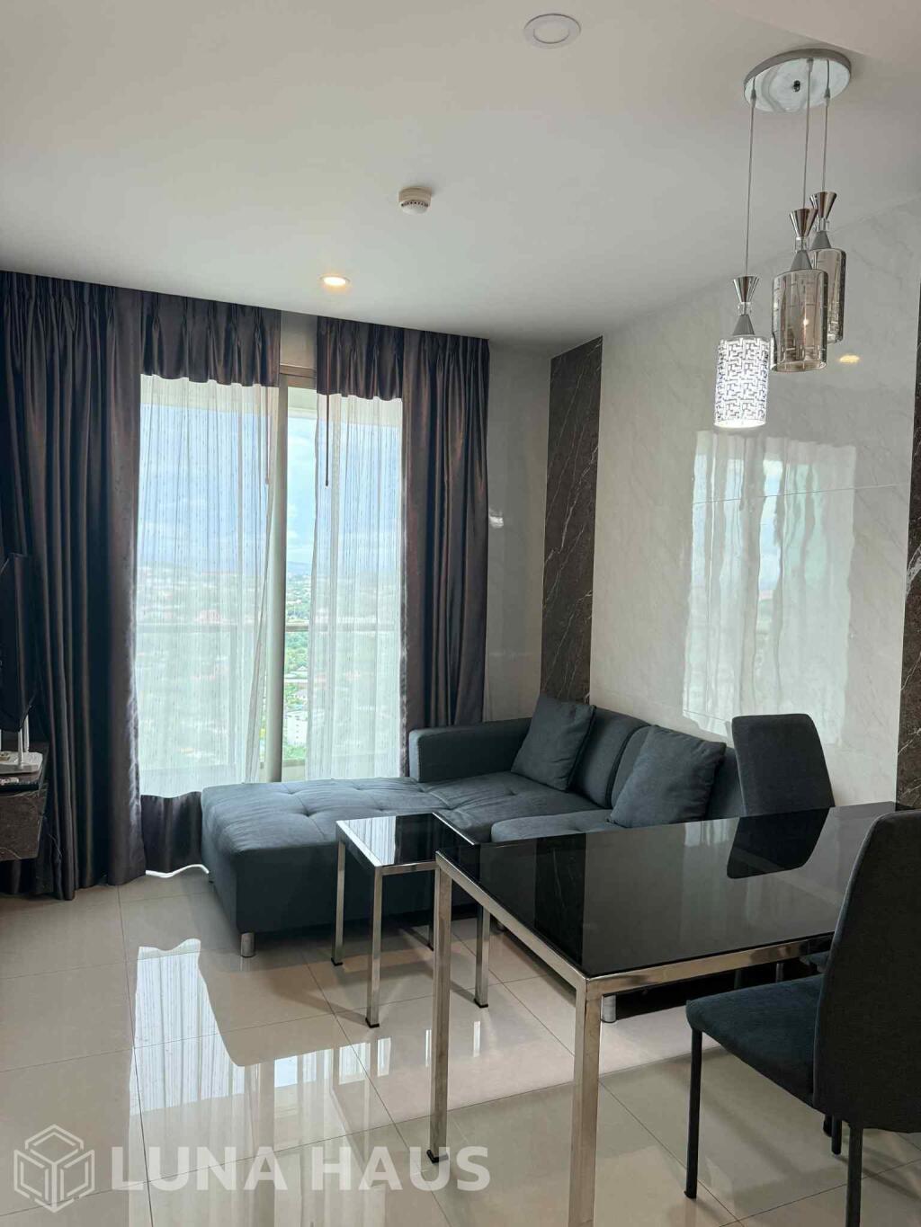 Pet-Friendly High Floor 1 Bedroom Condo in Jomtien, Pattaya - For Sale & Rent - Condo