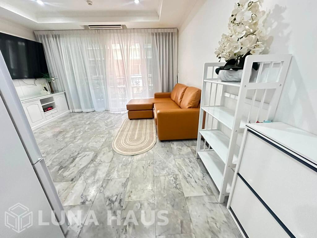 Spacious Renovated 1 Bedroom Condo in Pratumnak Hill, Pattaya - For Rent - Condo