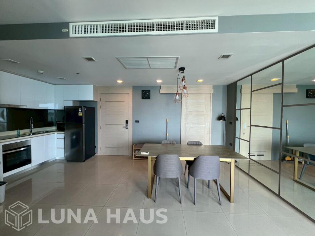 Luxurious Beachfront Condo in North Pattaya - For Rent - Condo