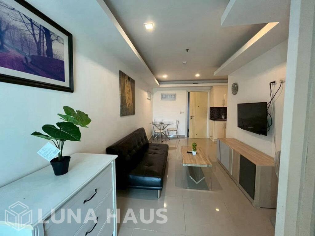 Spacious 1 Bedroom Condo on Pratumnak Hill, Pattaya - For Rent - Condo
