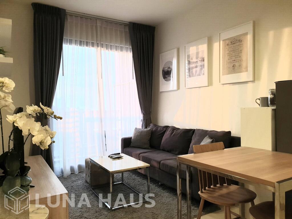 Modern High-Floor 1 Bedroom Condo With Sea View on Pratumnak Hill, Pattaya - For Rent