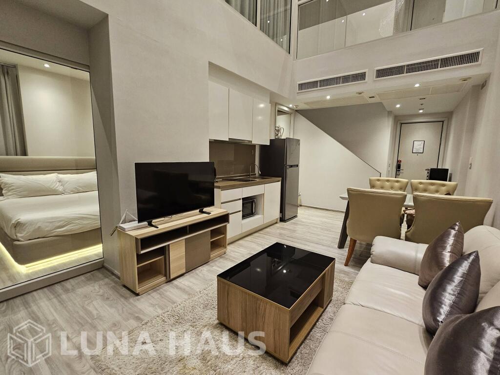 Luxury Beachfront Duplex Corner Unit 2 Bedroom on Wongamat Beach, North Pattaya - For Rent - Condo