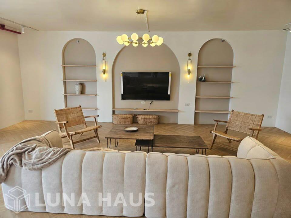 Newly Renovated Pet-Friendly 3+1 Bedroom Condo for Rent in Prime Asoke, Sukhumvit - For Rent