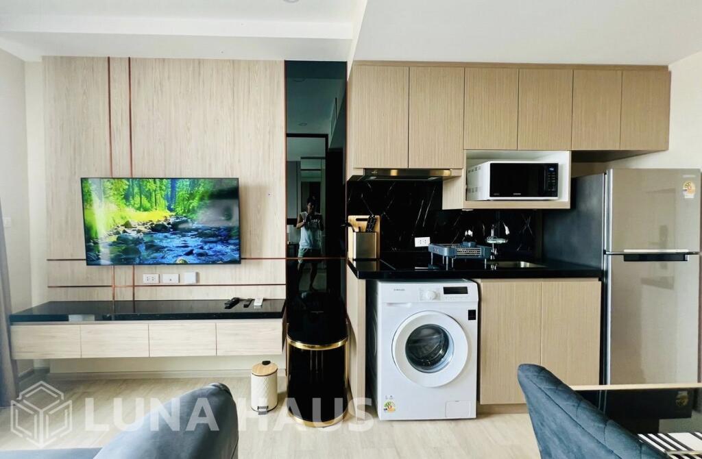 Modern High-Floor 1 Bedroom Condo on Pratumnak Hill, Pattaya - For Rent