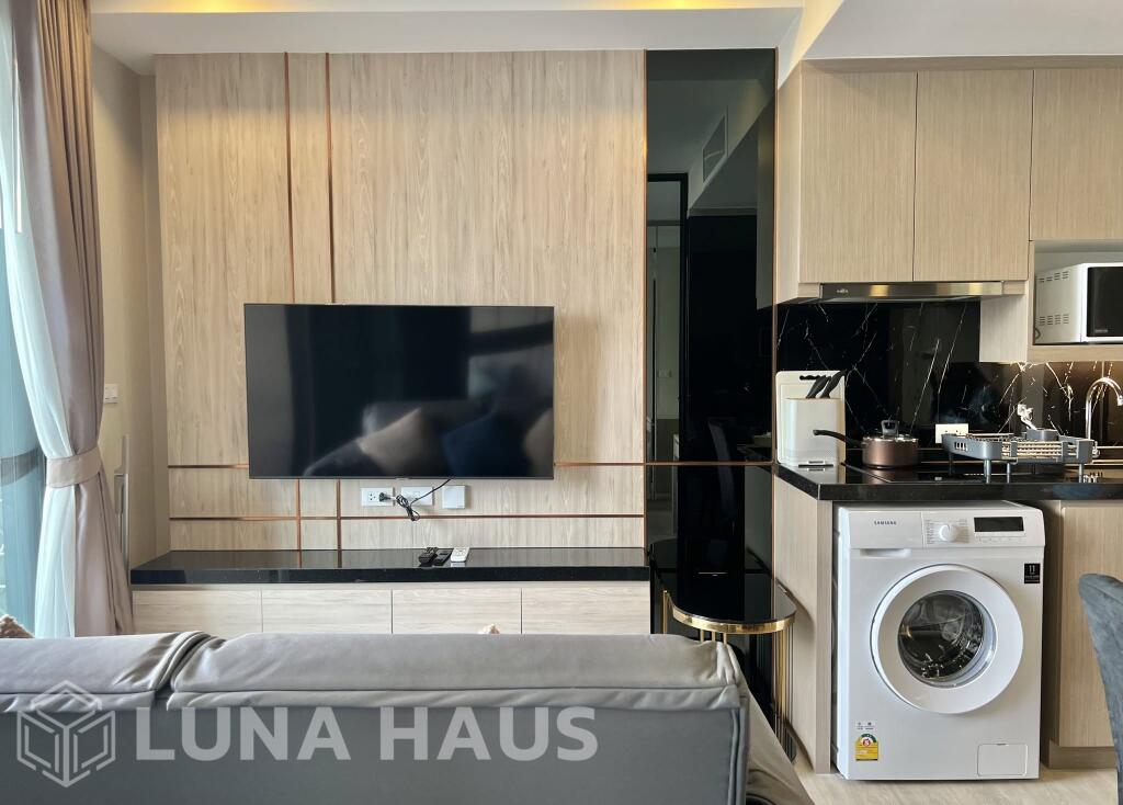 Modern High-Floor 1 Bedroom Condo on Pratumnak Hill, Pattaya - For Rent