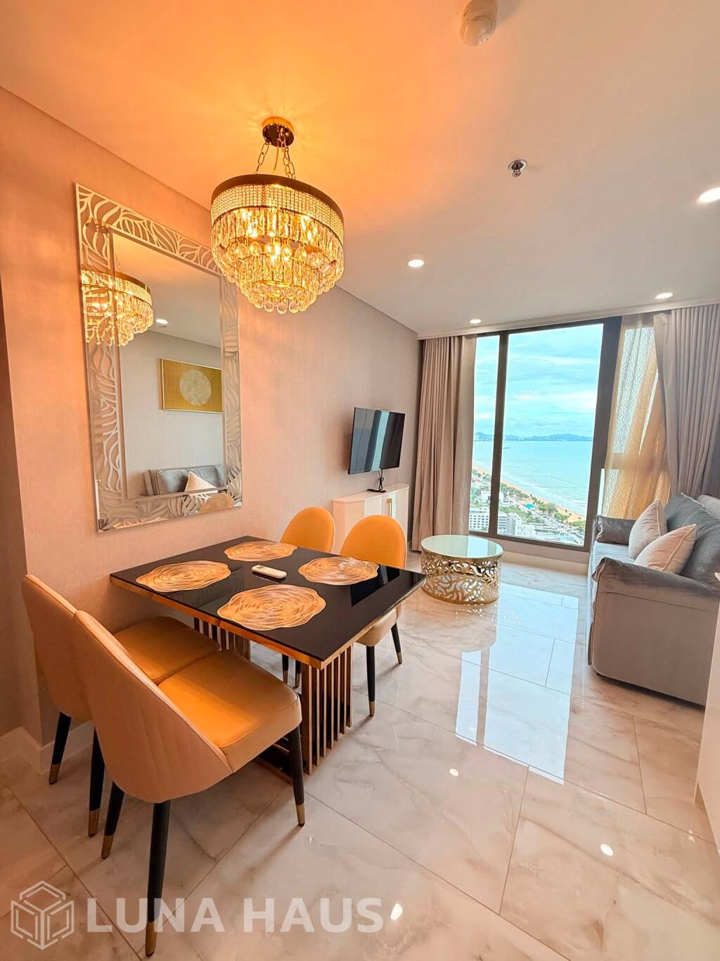 Luxurious Beachfront High-Floor 1 Bedroom Condo on Jomtien Beach, Pattaya - For Rent