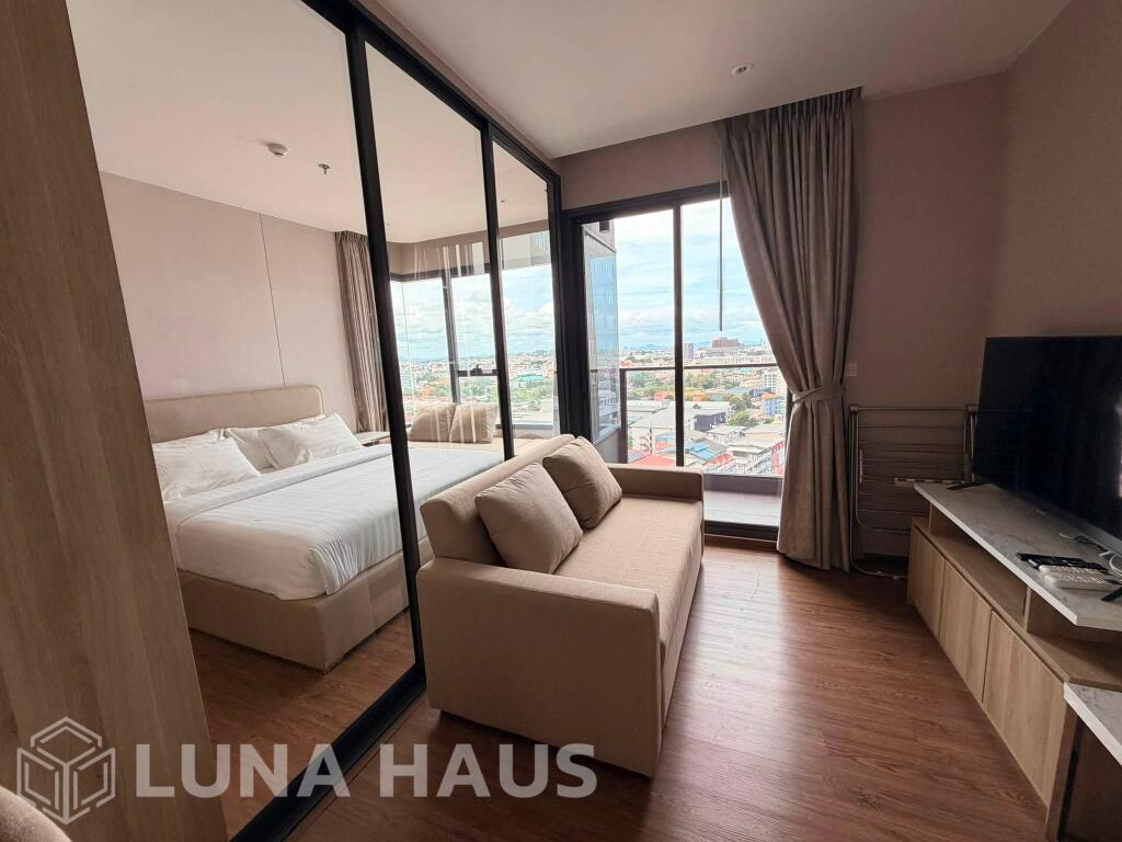 Modern High-Floor 1 Bedroom Condo in Downtown Pattaya - For Rent - Condo