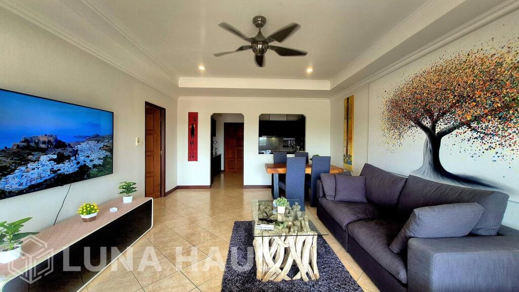 Spacious 1 Bedroom Corner Unit Near Jomtien Beach - For Rent - Condo