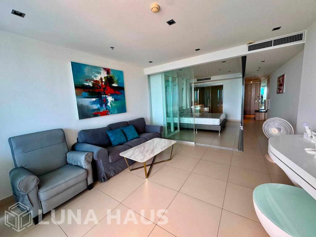 Spacious Sea View 1-bedroom Condo With Jacuzzi on Balcony Near Pratumnak Beach, Pattaya - For Rent - Condo