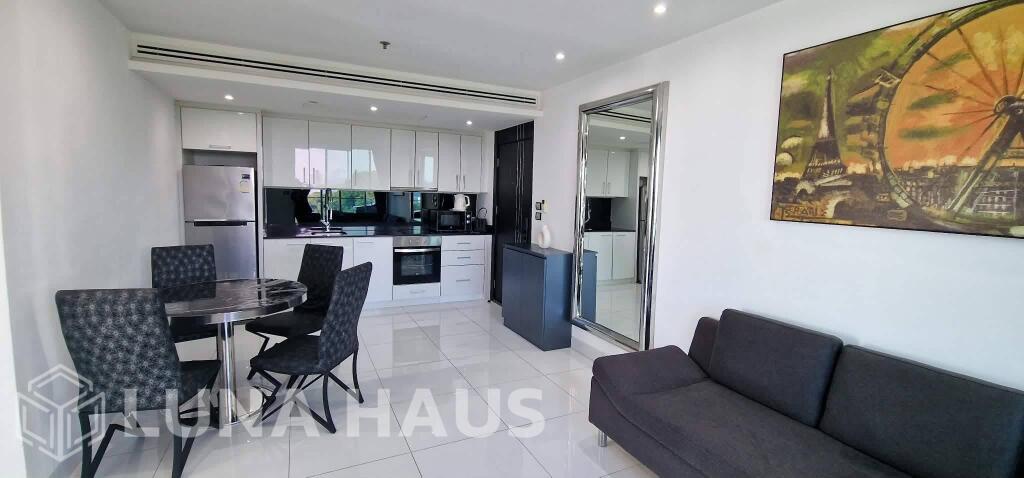 Pet-Friendly High Floor 2 Bedroom Condo With Sea View on Pratumnak Hill, Pattaya - For Rent - Condo