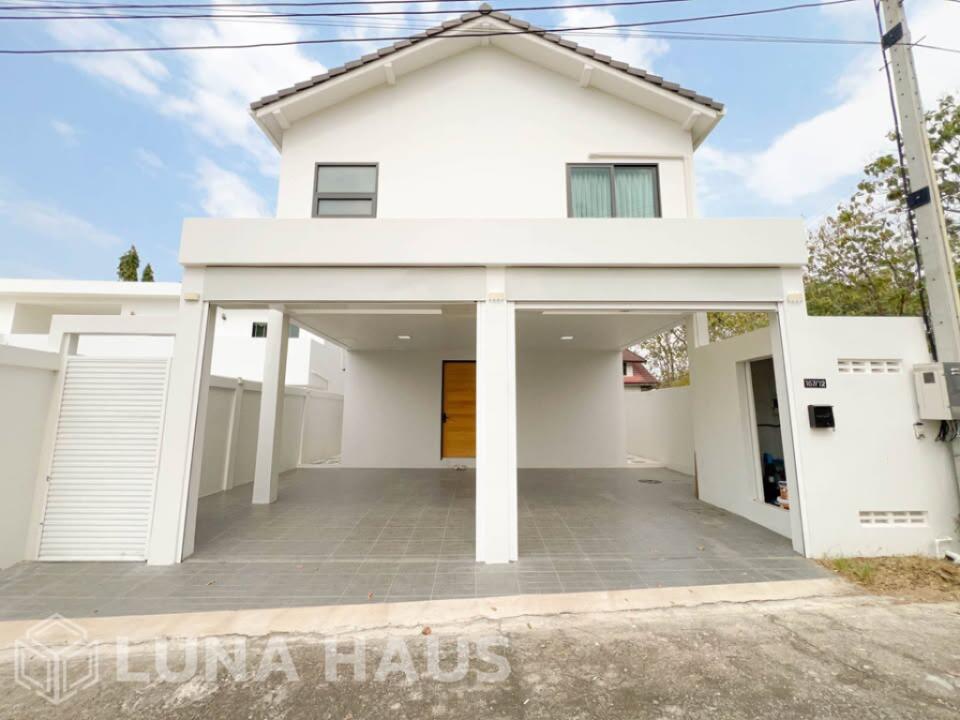 Modern 2-Storey Detached Pool Villa in East Pattaya - For Sale/Rent - Pool Villa