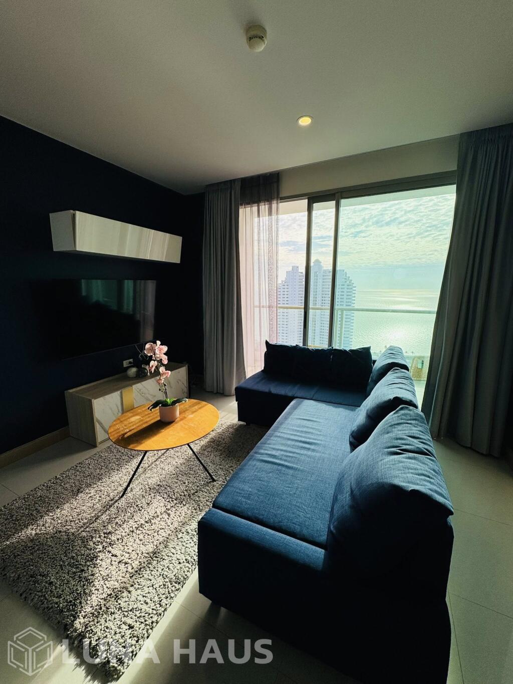Spacious High-Floor Corner unit 1 Bedroom Condo With Sea View in Jomtien, Pattaya - For Rent