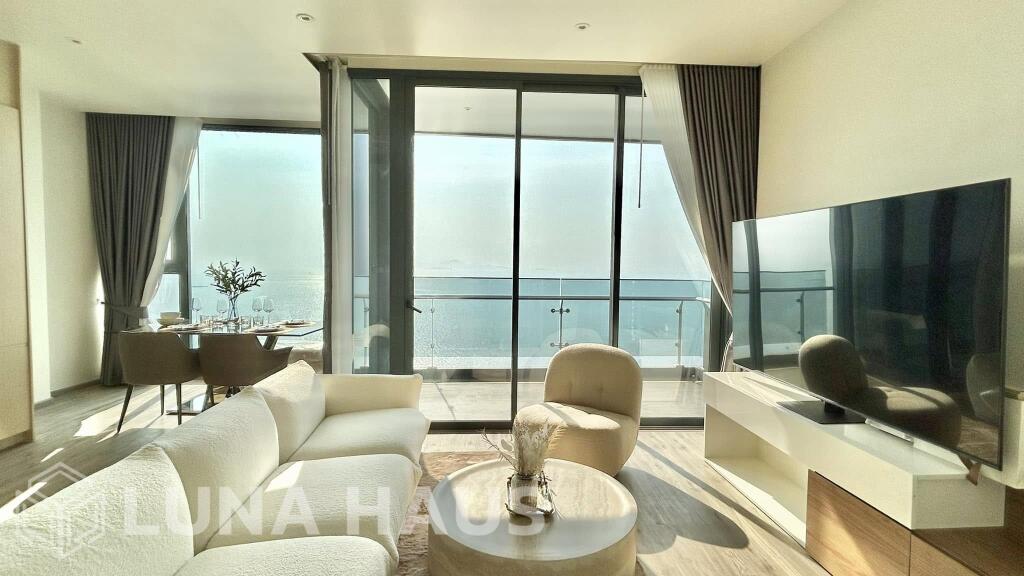 Luxury Beachfront 2 Bedroom Condo in Na Kluea, Pattaya - For Rent - Condo